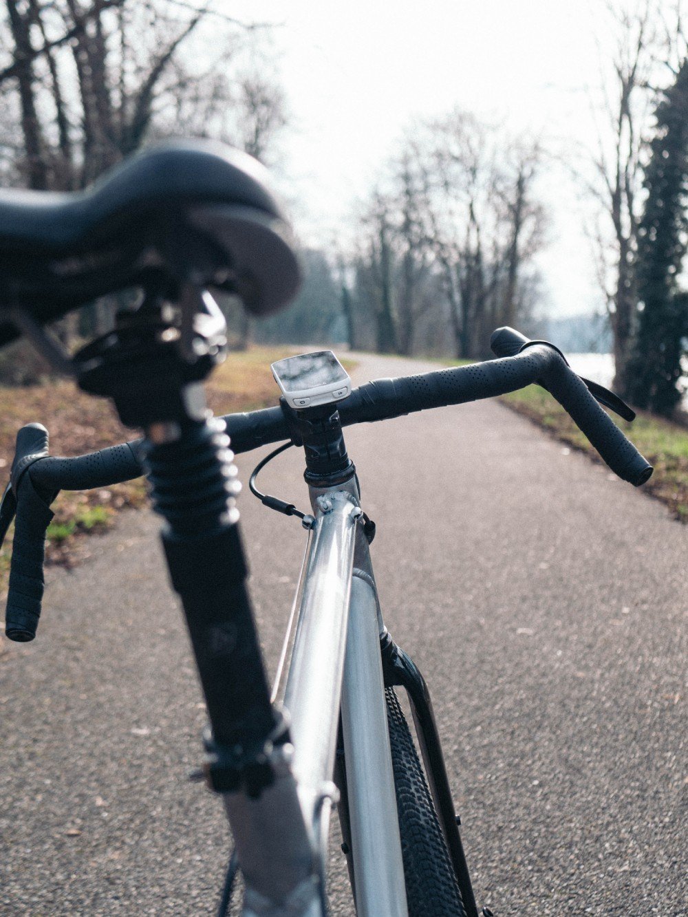 Guidon Gravel évasé 31.8mm - Largeurs 400 à 460mm - Aluminium 6061 T6 Léger - Forme Ergonomique - Pour VTT, Route - Noir 420mm