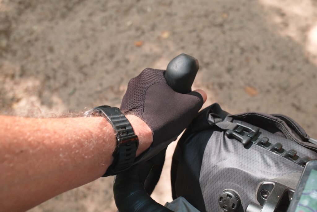 gants Van Rysel 920 utilisés en gravel avec un excellent rapport qualité prix sur le terrain