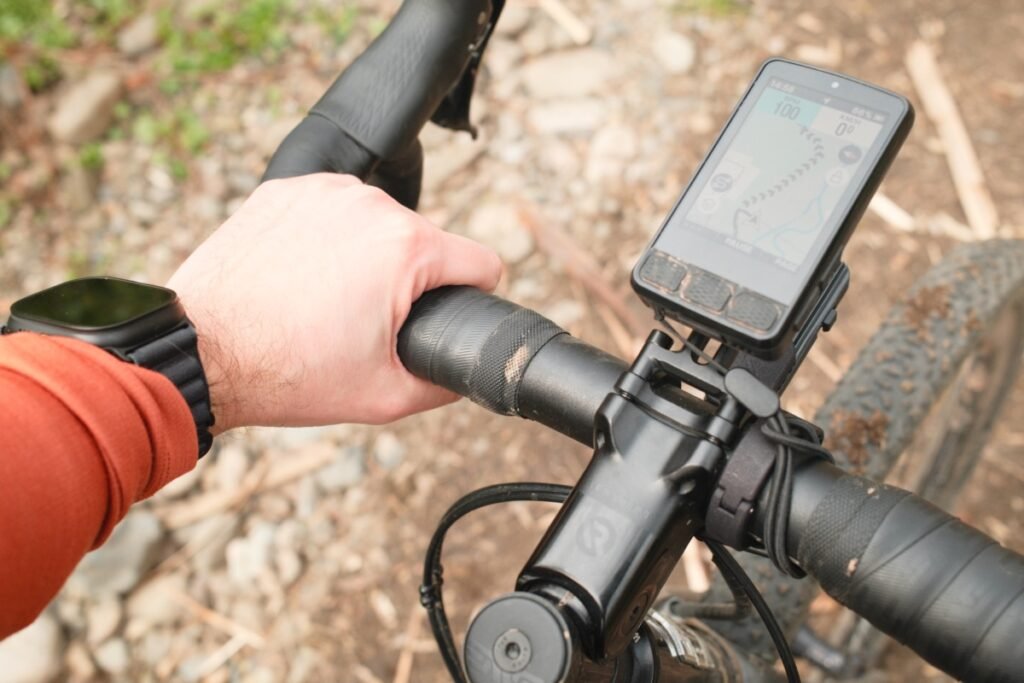 main posée sur guidoline ENVE 2.5 en gravel, confortable et agréable même sans gants