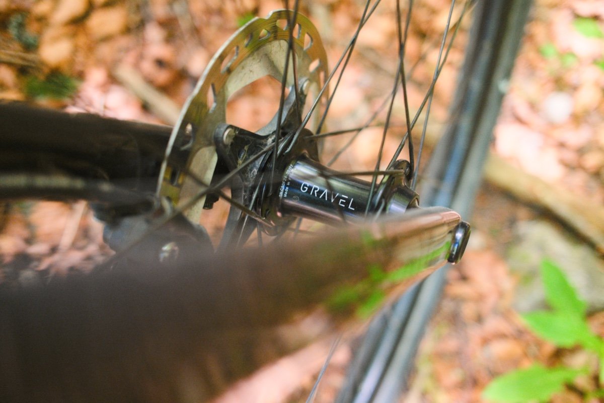 Comparatif des meilleures roues gravel en aluminium et carbone