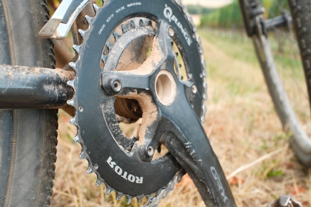 Marquage Q46(30) BCD110 gravé sur un plateau ovale Rotor Q-Rings monté sur manivelle Shimano GRX